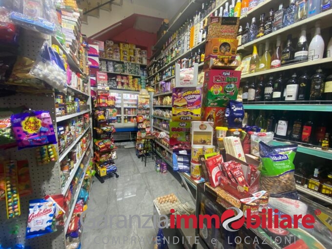 Zona Piazza Garibaldi: locale commerciale su due livelli